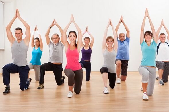 Klasisko jogu iesācējiem vislabāk apgūt grupu nodarbībās